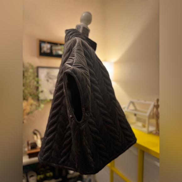 World Market Lounge Gray Quilted Velvet Oversized Big Pocket Poncho Size S/M - Picture 5 of 8